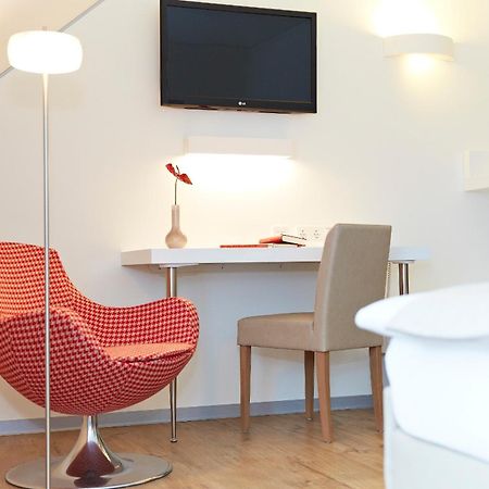 Landhotel Sonne Neuendettelsau Bagian luar foto