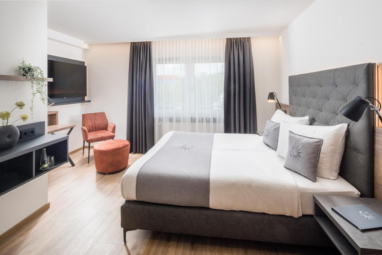 Landhotel Sonne Neuendettelsau Bagian luar foto