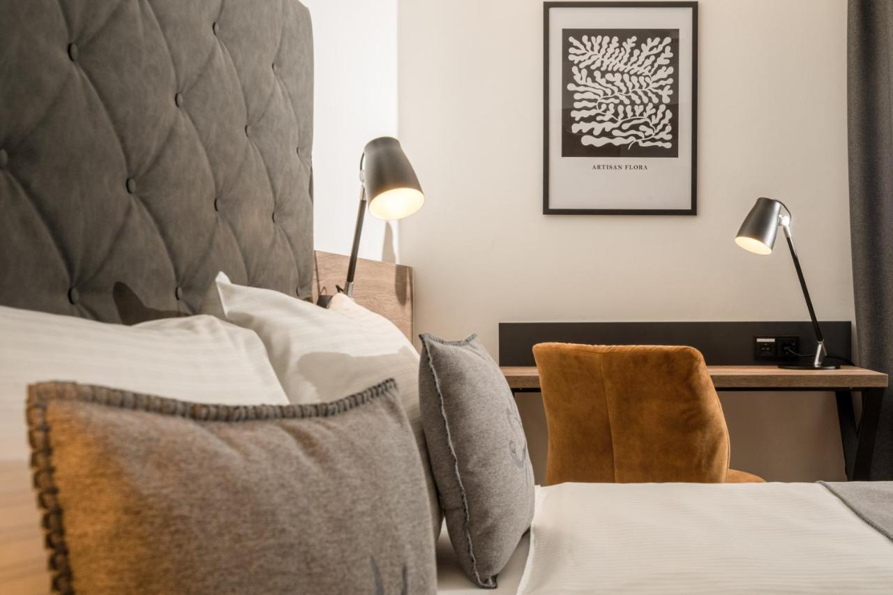 Landhotel Sonne Neuendettelsau Bagian luar foto