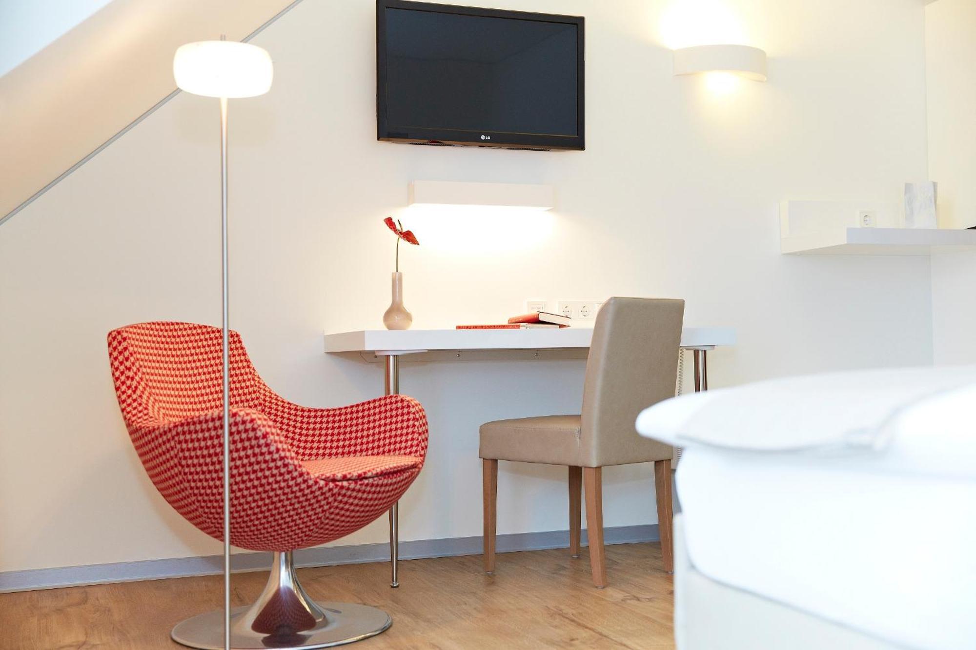 Landhotel Sonne Neuendettelsau Bagian luar foto