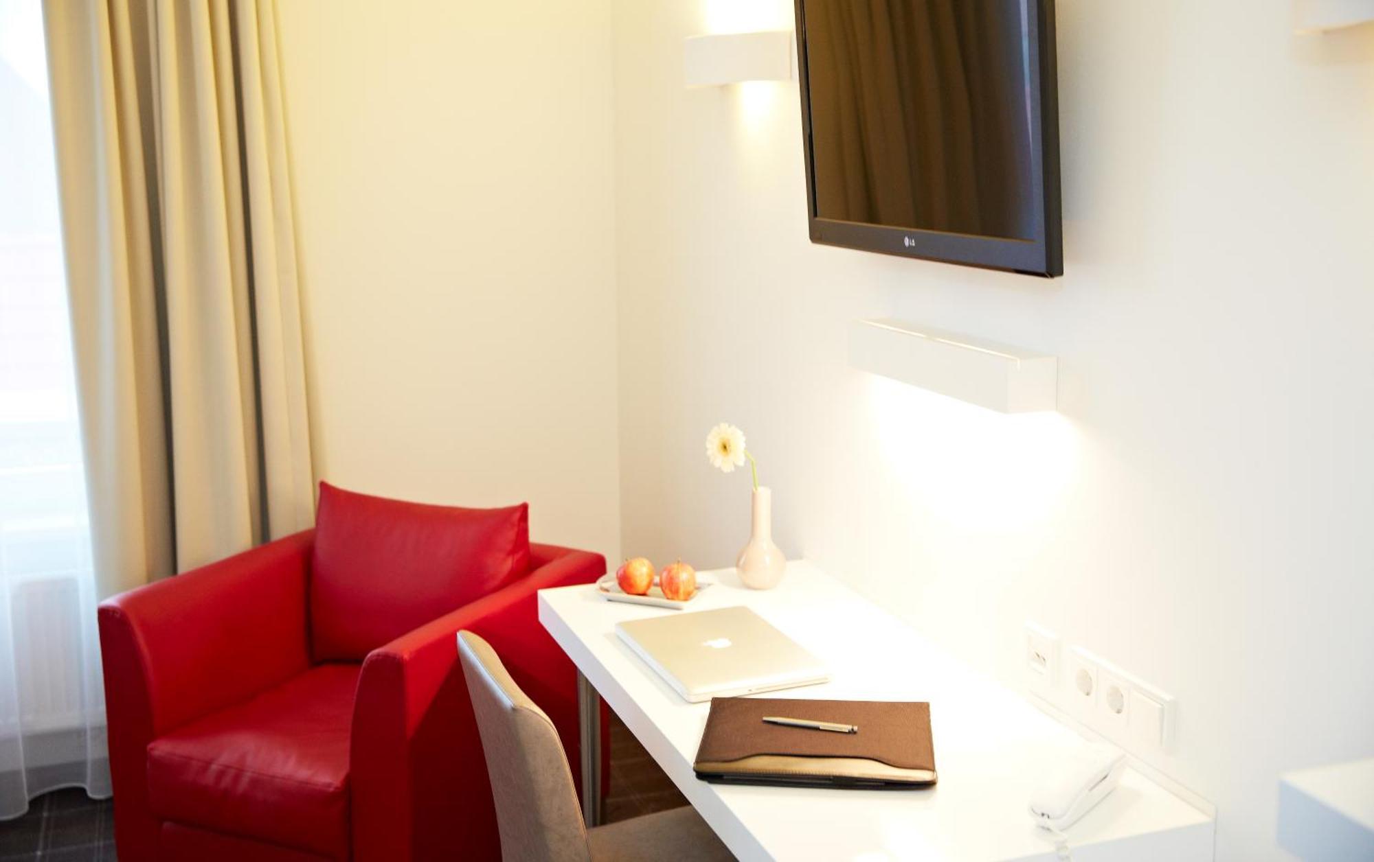 Landhotel Sonne Neuendettelsau Bagian luar foto