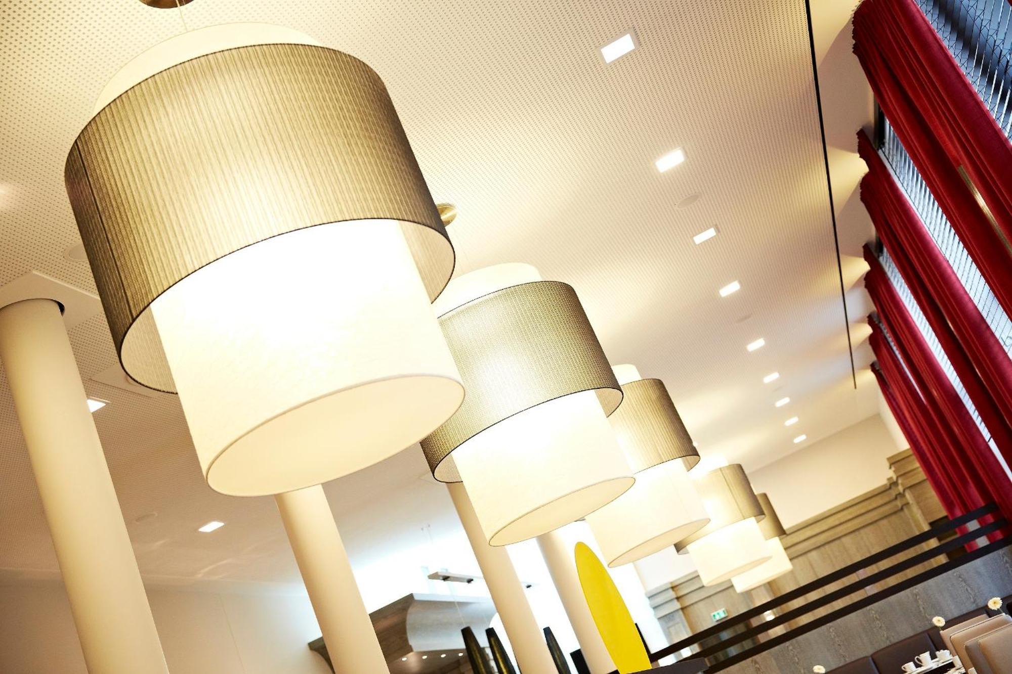 Landhotel Sonne Neuendettelsau Bagian luar foto