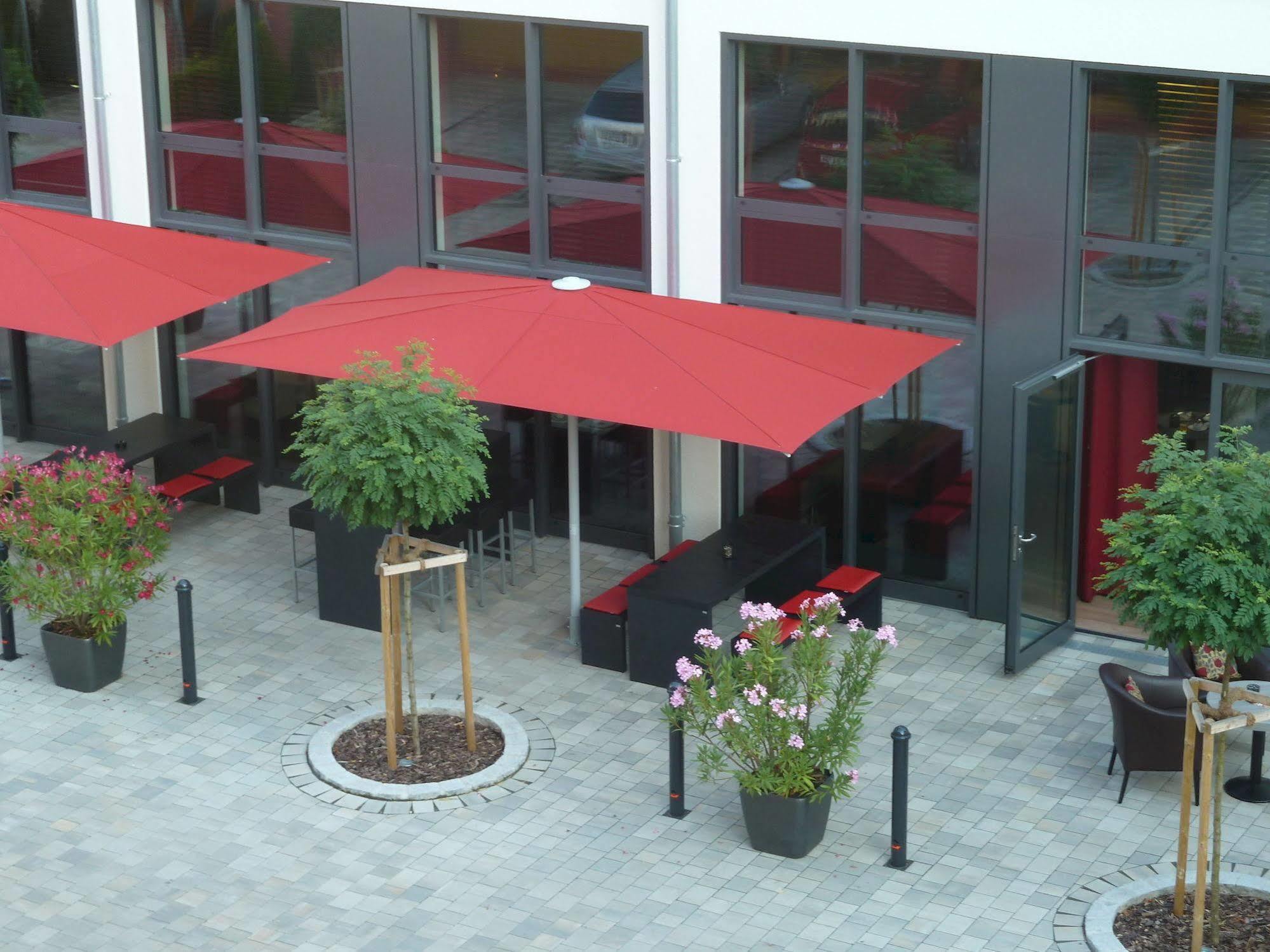 Landhotel Sonne Neuendettelsau Bagian luar foto