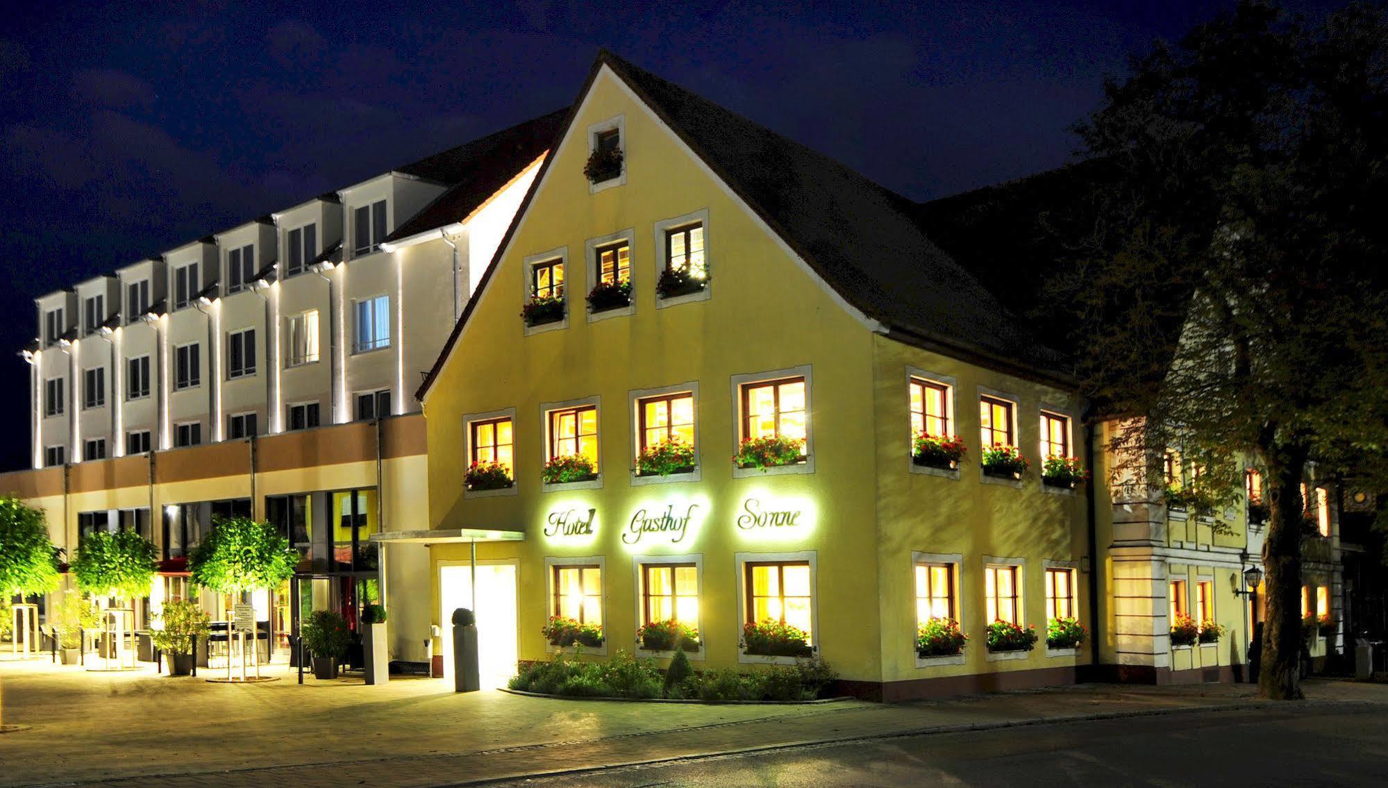 Landhotel Sonne Neuendettelsau Bagian luar foto